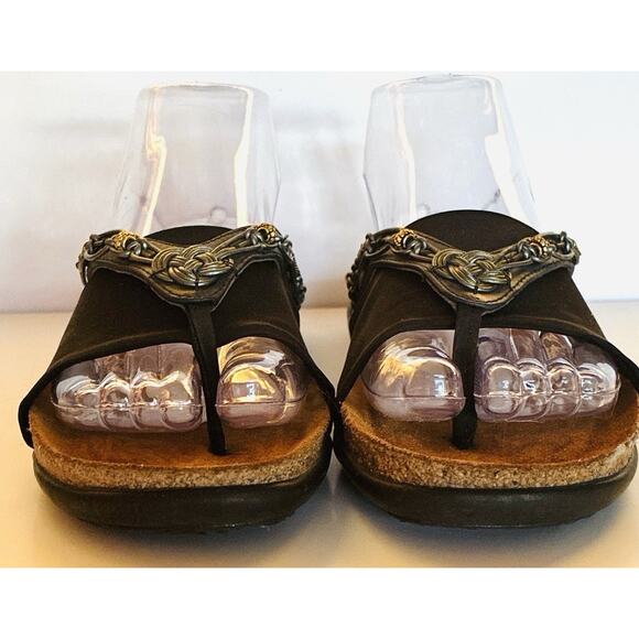 Naot Sz 39 US 8.5 Jennifer Black Stretch Fabric Strp Unique Piping Silver Beads - Picture 3 of 10